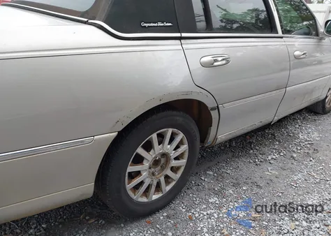 2006 Lincoln Town Car Signature z USA, uszkodzony, nr VIN 1LNHM81W86Y606726